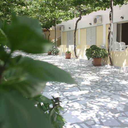 Maria Studios Laganas Buitenkant foto